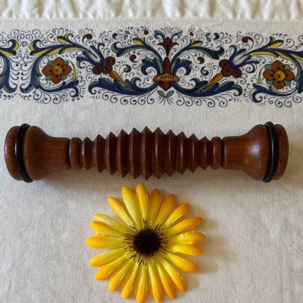🩷 Well-made and Sturdy; Pre-Owned, Brown Wooden Hand Uni-Sex Massage Tool!